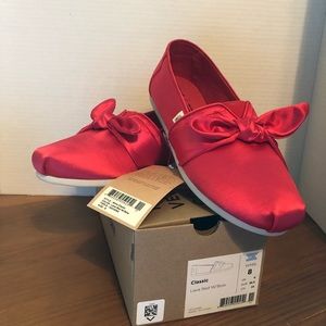 NWT Toms Lava Red w/Bow Slip on size 8